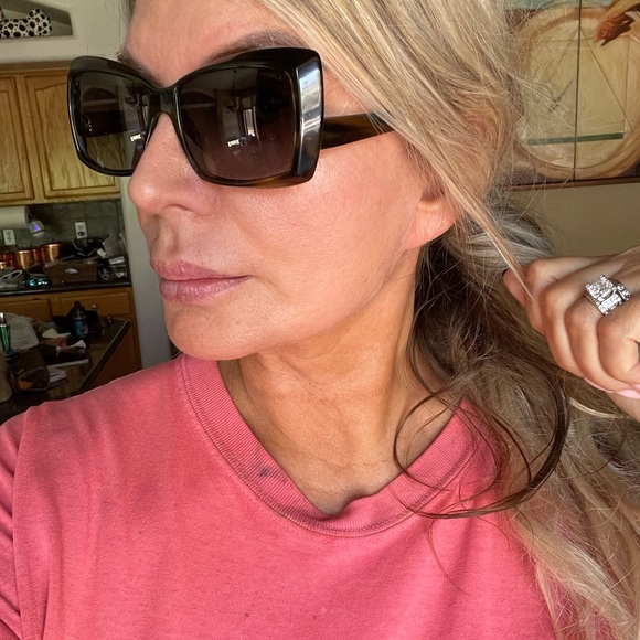 Chanel butterfly sunglasses - Picture 9 of 13